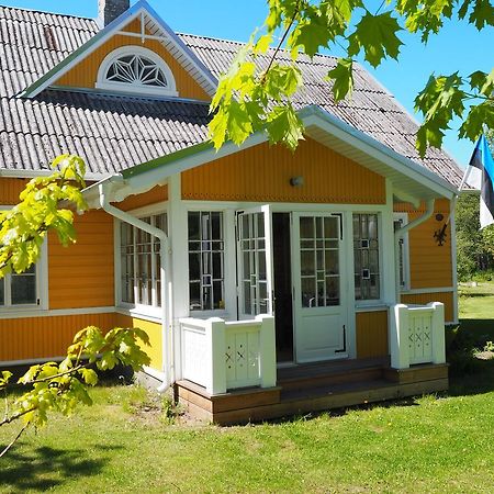 Hotel Leesi Kuelalistemaja Exterior foto