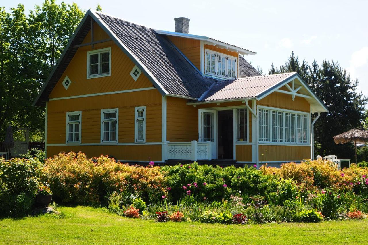 Hotel Leesi Kuelalistemaja Exterior foto