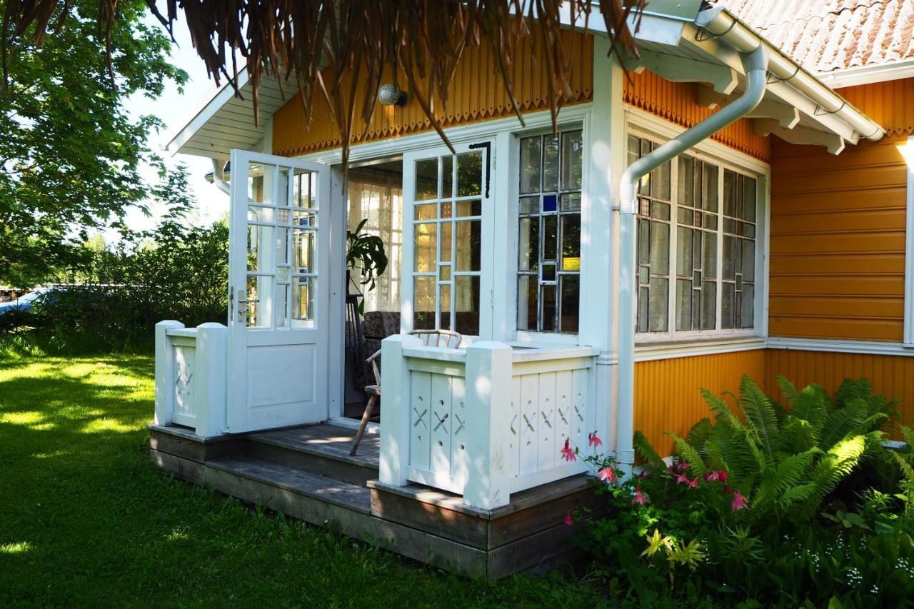 Hotel Leesi Kuelalistemaja Exterior foto